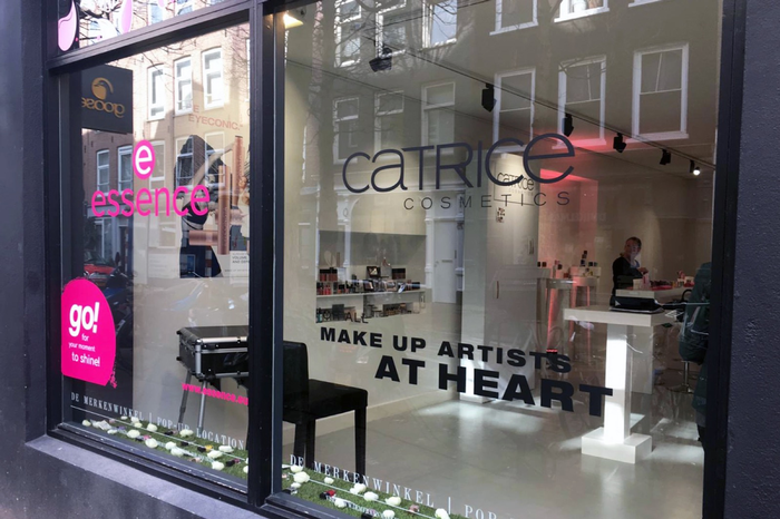 Raambelettering Catrice pop-up store | Van Dongen Reclame