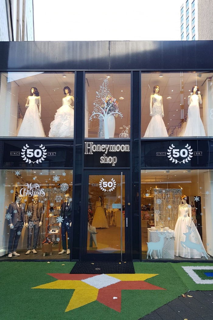 Tijdelijke belettering Honeymoon Shop | Van Dongen Reclame