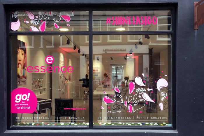 Raambelettering Catrice pop-up store | Van Dongen Reclame