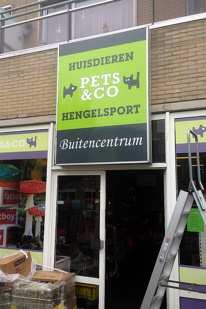 Gevelbelettering Pets & Co | Van Dongen Reclame