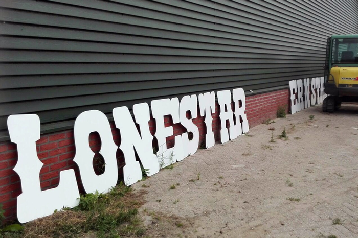 Gevelbelettering Lone Star Western Stable | Van Dongen Reclame