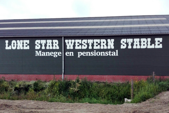 Gevelbelettering Lone Star Western Stable | Van Dongen Reclame